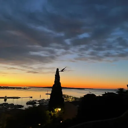 La Maison By Simone, La Vrai * Cannes